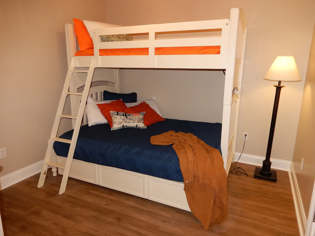 Sunny Daze bedroom with twin-over-full bunk and trundle