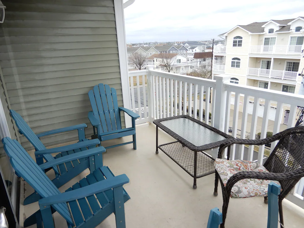 Outdoor heated pool, hot tub and kiddie pool