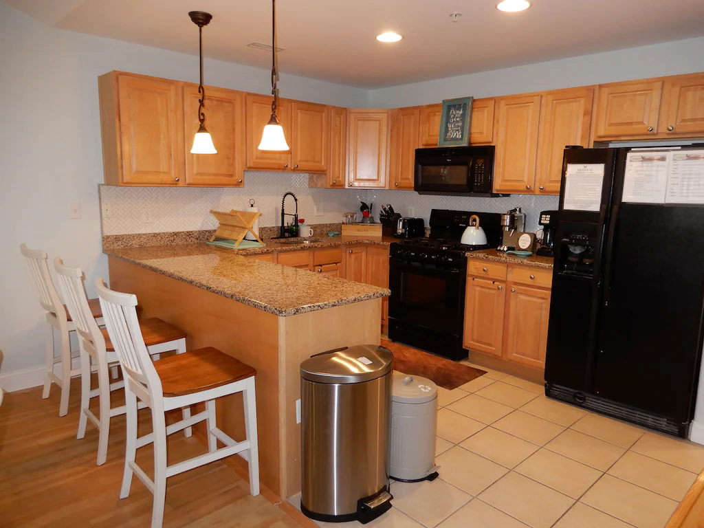 Fully equipped kitchen with granite counters and coffee bar